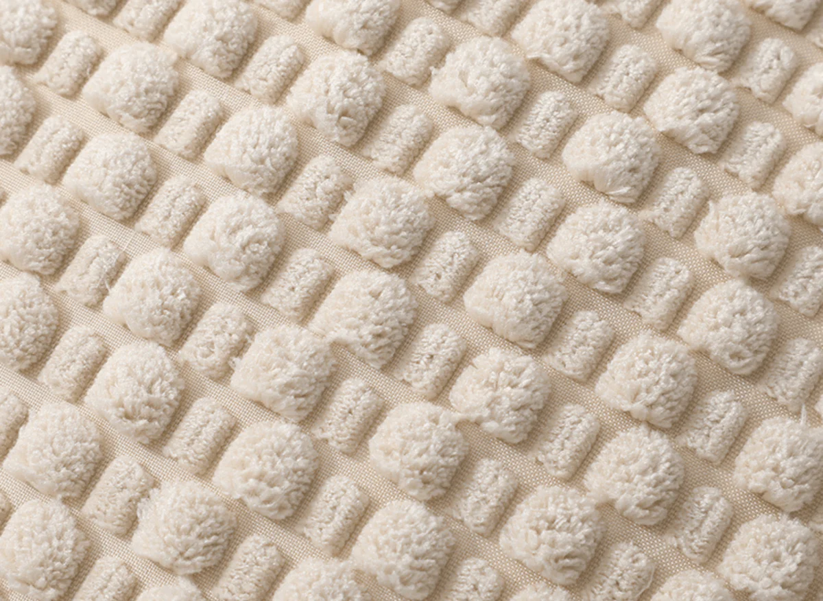 Coussin beige en tissu texturé doux 45x45 cm DUNE - Image 2