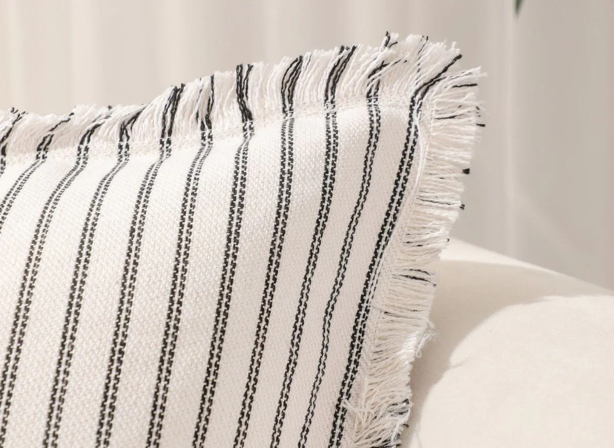 Coussin blanc à rayures noires 45x45 cm TALINA - Image 2