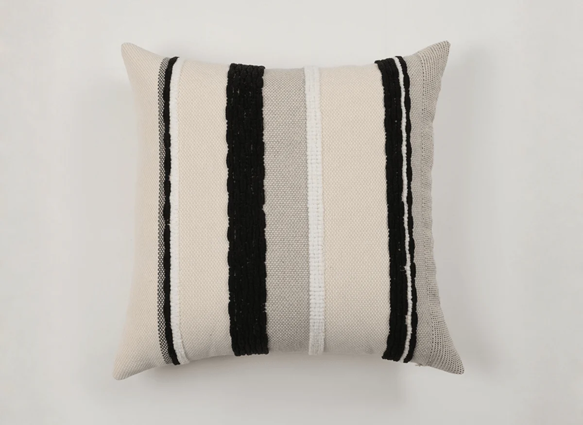 Coussin texturé noir et blanc écru 45x45 cm NEXUS - Image 3