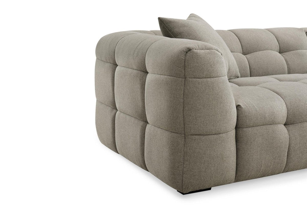 Fauteuil en tissu taupe BELLA - Image 6