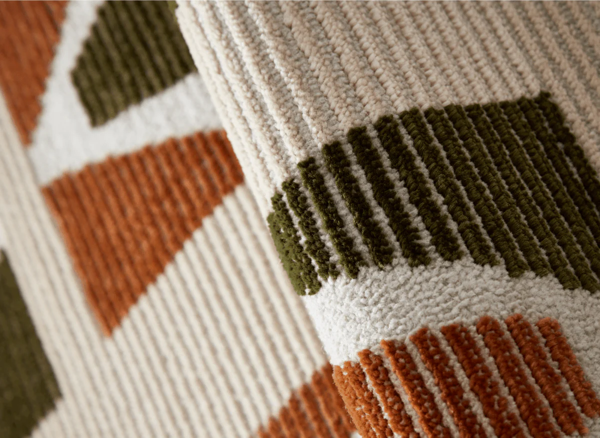 Tapis beige à motifs géométriques verts et terracotta 160 x 230 cm IONA - Image 2