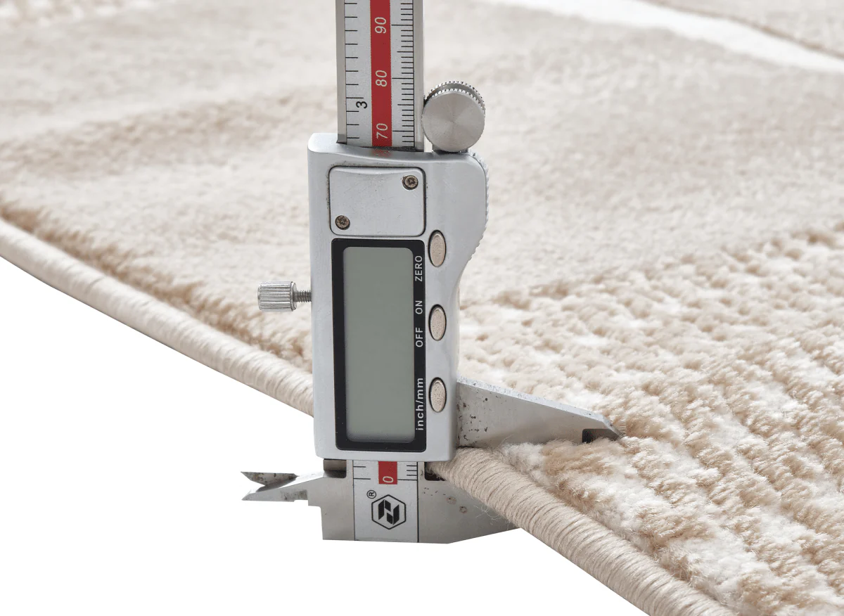 Tapis minimaliste beige et blanc 160 x 230 cm RIBBON - Image 8