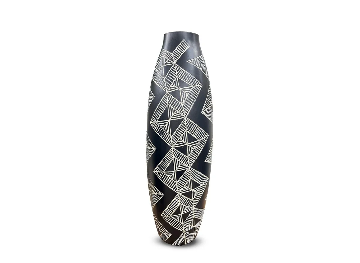 Vase ethnique en polyrésine noir et blanc H55 cm MAORI - Image 2